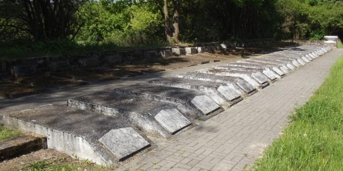 г. Макув-Мазовецкий. Воинское кладбище, где похоронено 15 532 советских воина, погибших в годы войны.