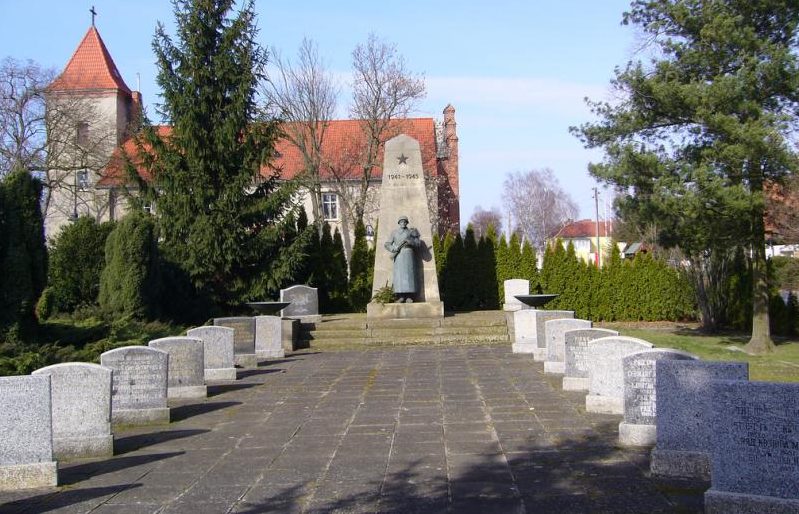 г. Познань. Воинское кладбище, где похоронено 1 199 советских воина, в т.ч. 1 002 неизвестных.