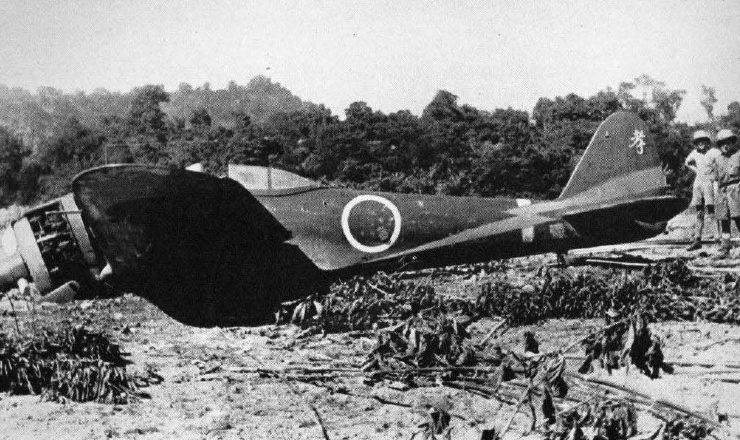 Сбитый самолет-камиказде Накадзима Ки-43. 1945 г.