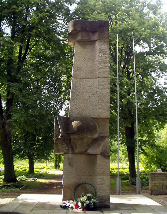 Памятник на воинском захоронении.