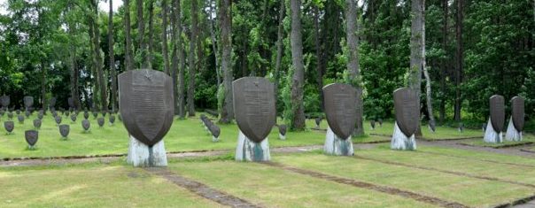 Солдатские могилы и памятные знаки.