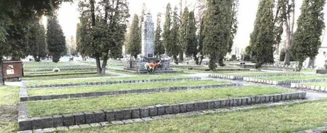 г. Новы-Сонч. Воинское кладбище по улице Рейтана, где похоронено 736 советских воинов, в т.ч. 484 неизвестных, погибших в годы войны. 