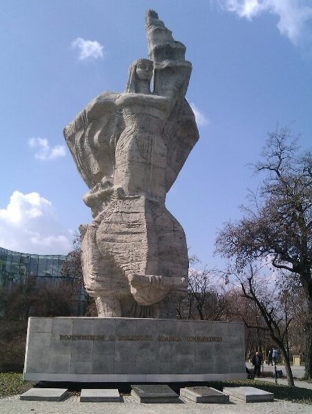 Памятник на братской могиле польских воинов.