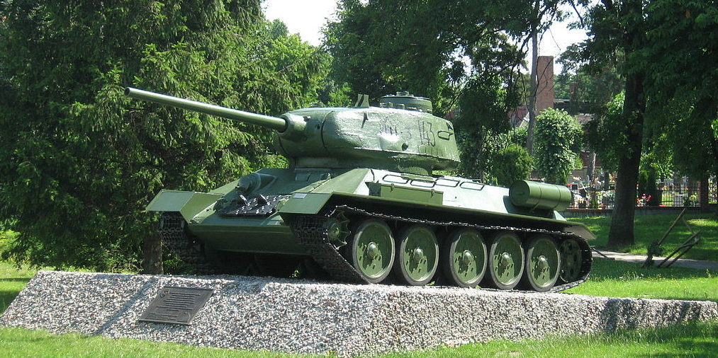 Танк-памятник Т-34-85.