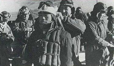 Летчики-камикадзе перед боевым вылетом. 1944 г.