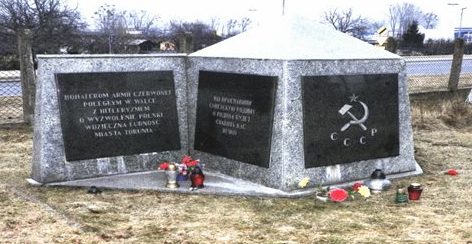 г. Торунь. Памятник по улице Грудзендзка, 141, в которой захоронено 541 советских воинов, в т.ч. 509 неизвестных, погибших в годы войны. 