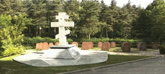 г. Чарнкув. Воинское кладбище по улице Вольности, где похоронено 288 советских воинов, в т.ч. 112 неизвестных.