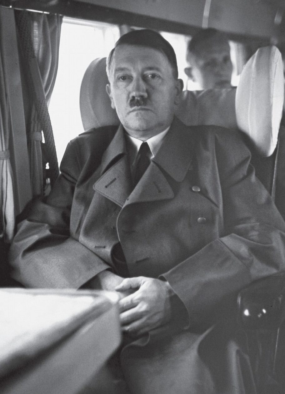 Адольф Гитлер в самолете «Ju -52». 1936 г.