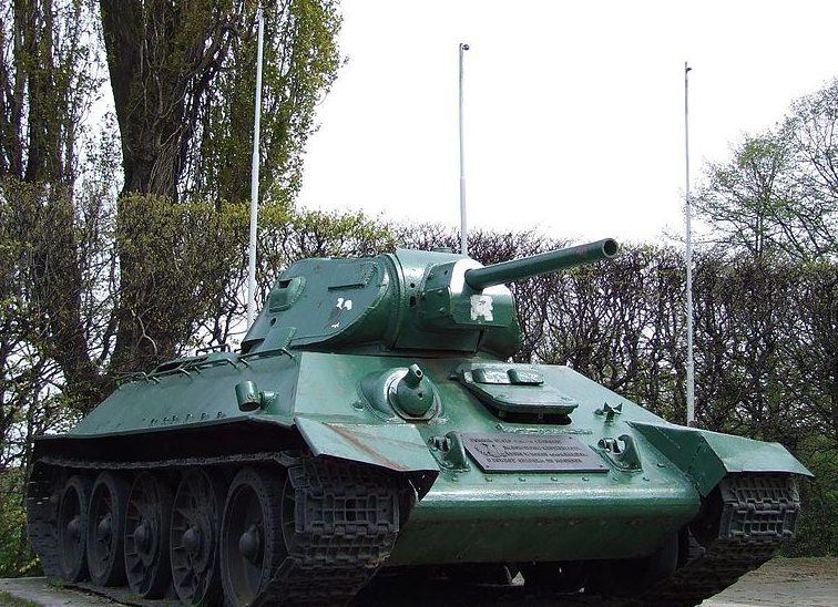 Памятник -танк Т-34-76.