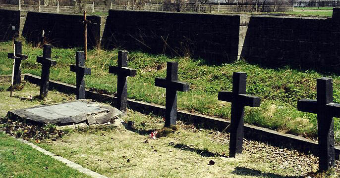 г. Заверце. Братская могила по улице Карлинская на церковно-приходском кладбище, в которой похороны советские воины, погибшие в январе 1945 года.