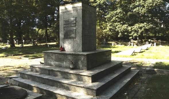 г. Жешув. Воинское кладбище по улице Подкарпацка, где похоронено 224 советских воинов, в т.ч. 116 неизвестных, погибших в годы войны.