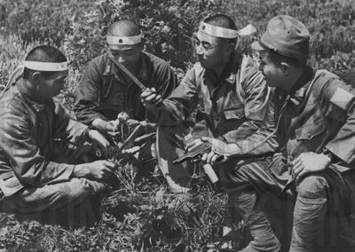 Десантники-смертники корпуса Йошинори перед вылетом. Май, 1945 г.