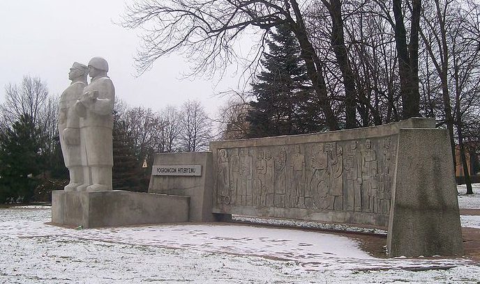 Памятник «Уничтожившим гитлеризм».