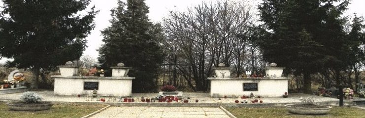 г. Олешице, Любачувский повят. Памятник по улице Спокойна, установлен на братской могиле, в которой похоронено 234 советских солдата, партизана и воина Войска Польского. 