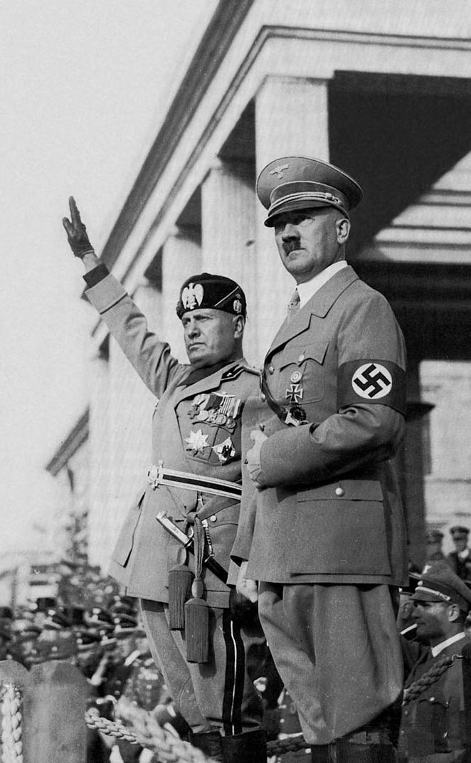 Адольф Гитлер и Бенито Муссолини.