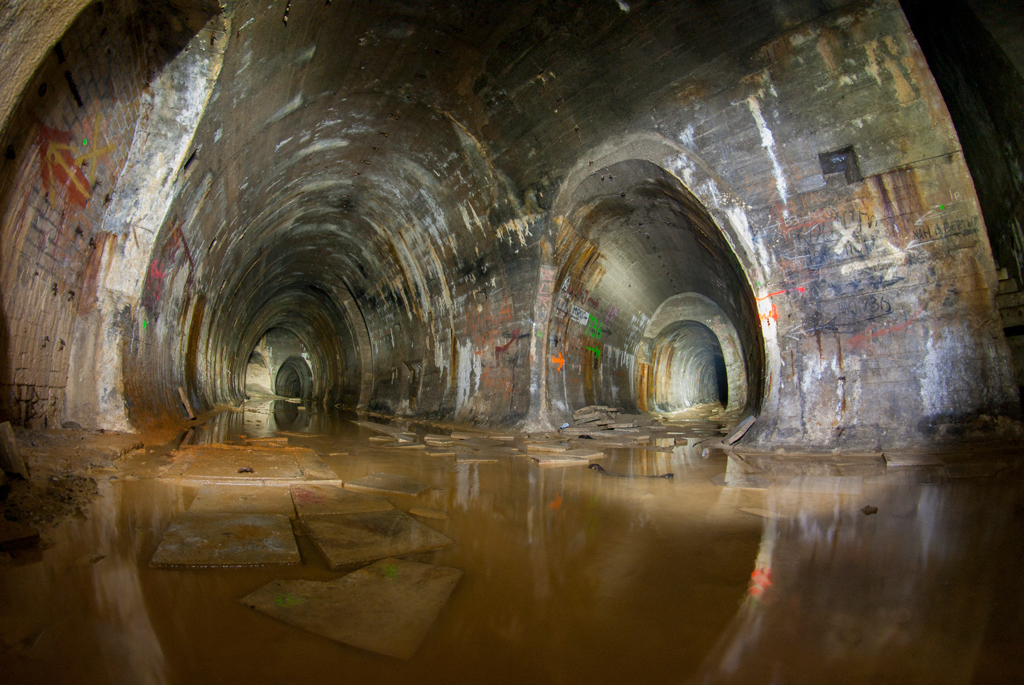 Северная, затопленная часть тоннелей.