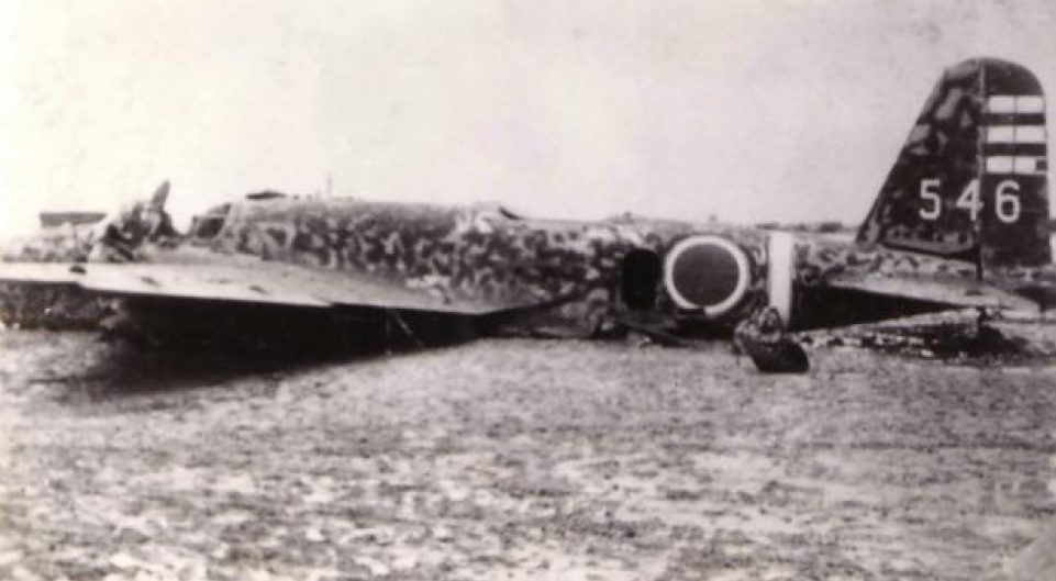 Приземлившиеся самолеты с десантниками «Гирецу». 1945 г.