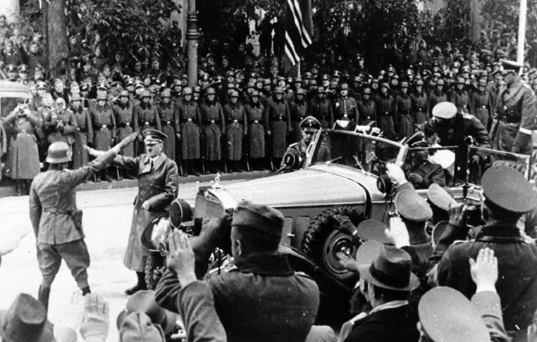 Адольф Гитлер в Варшаве. 1939 г.