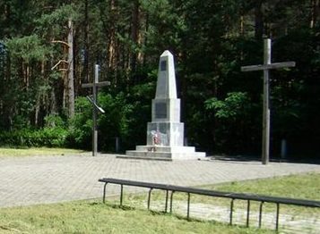 Памятник на кладбище.