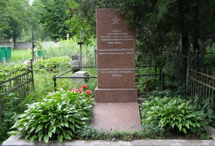Памятник на Шулявском кладбище по улице Западная, 9 установлен в 1973 году на братской могиле воинов, погибших в боях за Киев. 