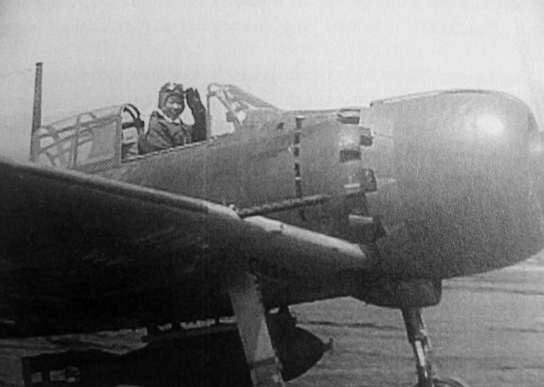 Летчик-камикадзе в кабине истребителя A6M5 «Зеро». 1945 г.