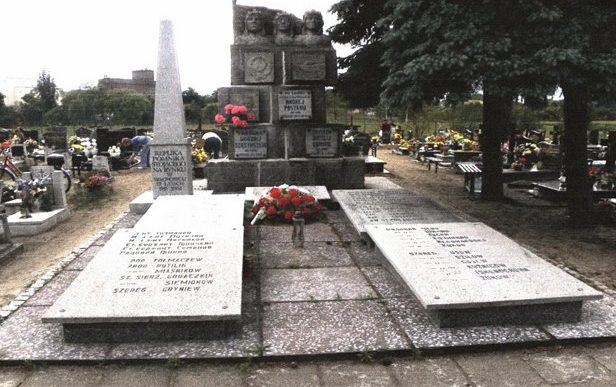 г. Вонгровец. Братская могила по улице Вызволения, где похоронено 18 советских воинов.