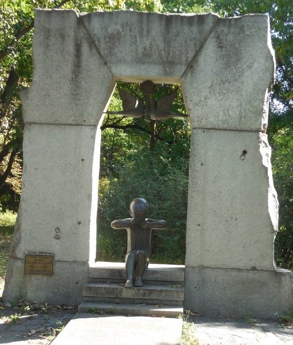 Памятник погибшему поселку Предмостная Слободка.