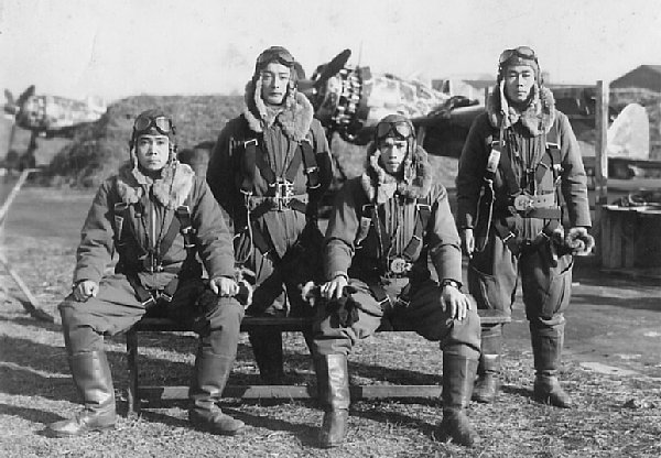 Пилоты-камикадзе корпуса Хакуреку. 1945 г. 