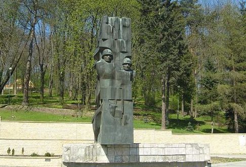 г. Санок. Памятник благодарности советским воинам был установлен в 1977 году. В октябре 2016 года был демонтирован. 