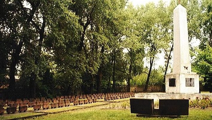 г. Хожув. Воинское кладбище по улице Я. Кальлюса, где захоронено 377 советских воинов, в т.ч. 199 неизвестных.