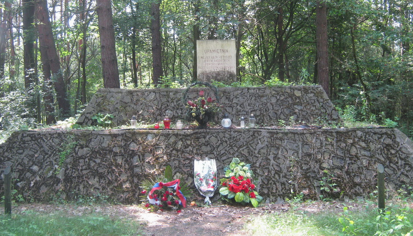 д. Калилув, гмина Бяла Подляска. Памятник на месте захоронение советских военнопленных из Шталага-307.