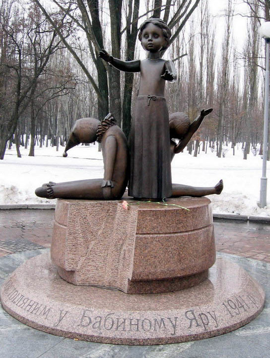 Памятник расстрелянным детям.