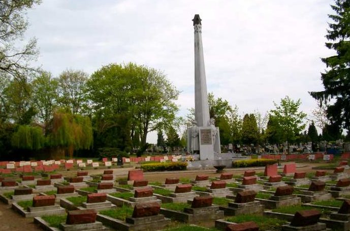 г. Ченстохова. Воинское кладбище по улице Цментарна, где захоронено 18 207 советских воинов, в т.ч. 17 235 неизвестных, погибших в годы войны.
