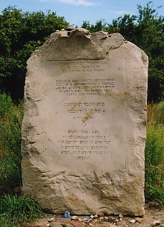 п. Едвабне, Белостокского повята. Памятник 1 500 евреям были зверски убиты в Едвабно 10 июля 1941 г.