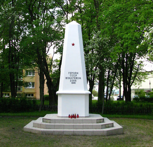 Памятник на братских могилах.