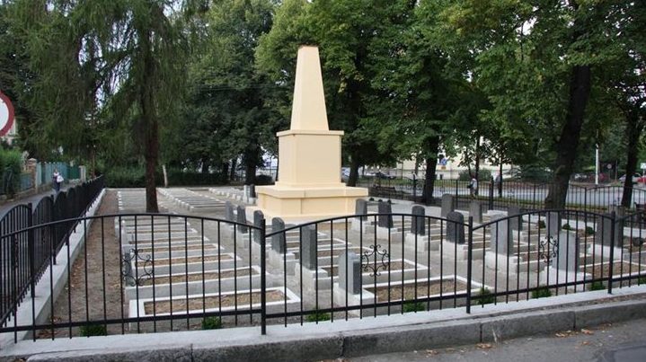 г. Зомбковице-Слёнске. Воинское кладбище по улице 1 Мая, где похоронен 91 советских воин, в т.ч. 48 неизвестных, погибших в годы войны.