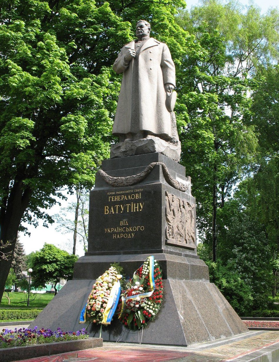 Памятник генералу Ватутину.