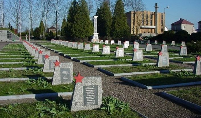 г. Бельск Подляски. Воинское кладбище, где захоронено 2 173 советских воинов, в т.ч. 1 982 неизвестных.