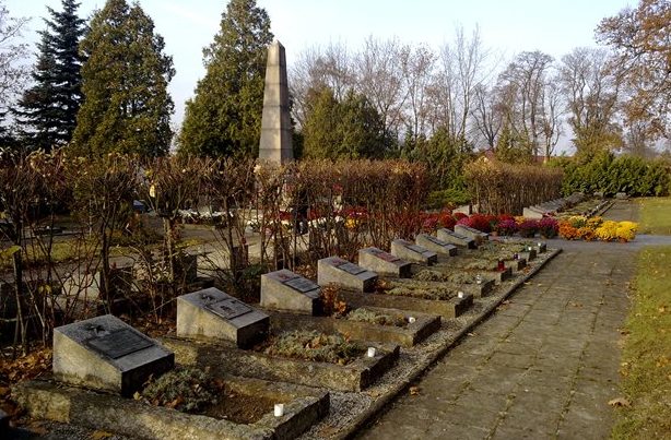 г. Любин. Воинское кладбище по улице Марии-Кури, где похоронено 348 советских воинов.