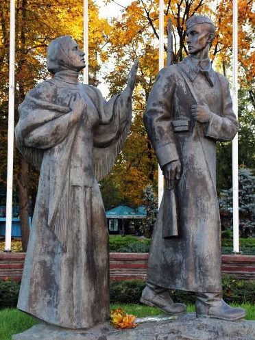 Памятник Женщине Великой Отечественной Войны.