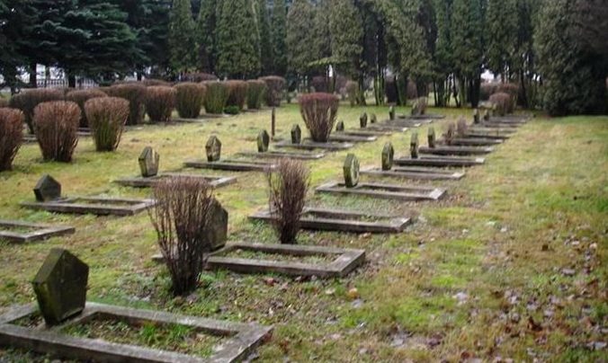 г. Олесница. Воинское кладбище, где захоронено 1 283 советских воинов.