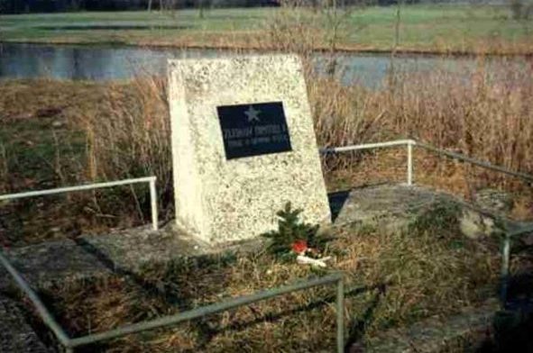 д. Карповице, Сокульский повят. Памятник на солдатской могиле.