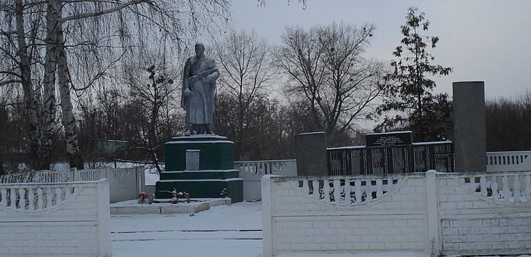 с. Большой Крупиль Згуровского р-на. Памятник землякам, погибшим в годы войны.