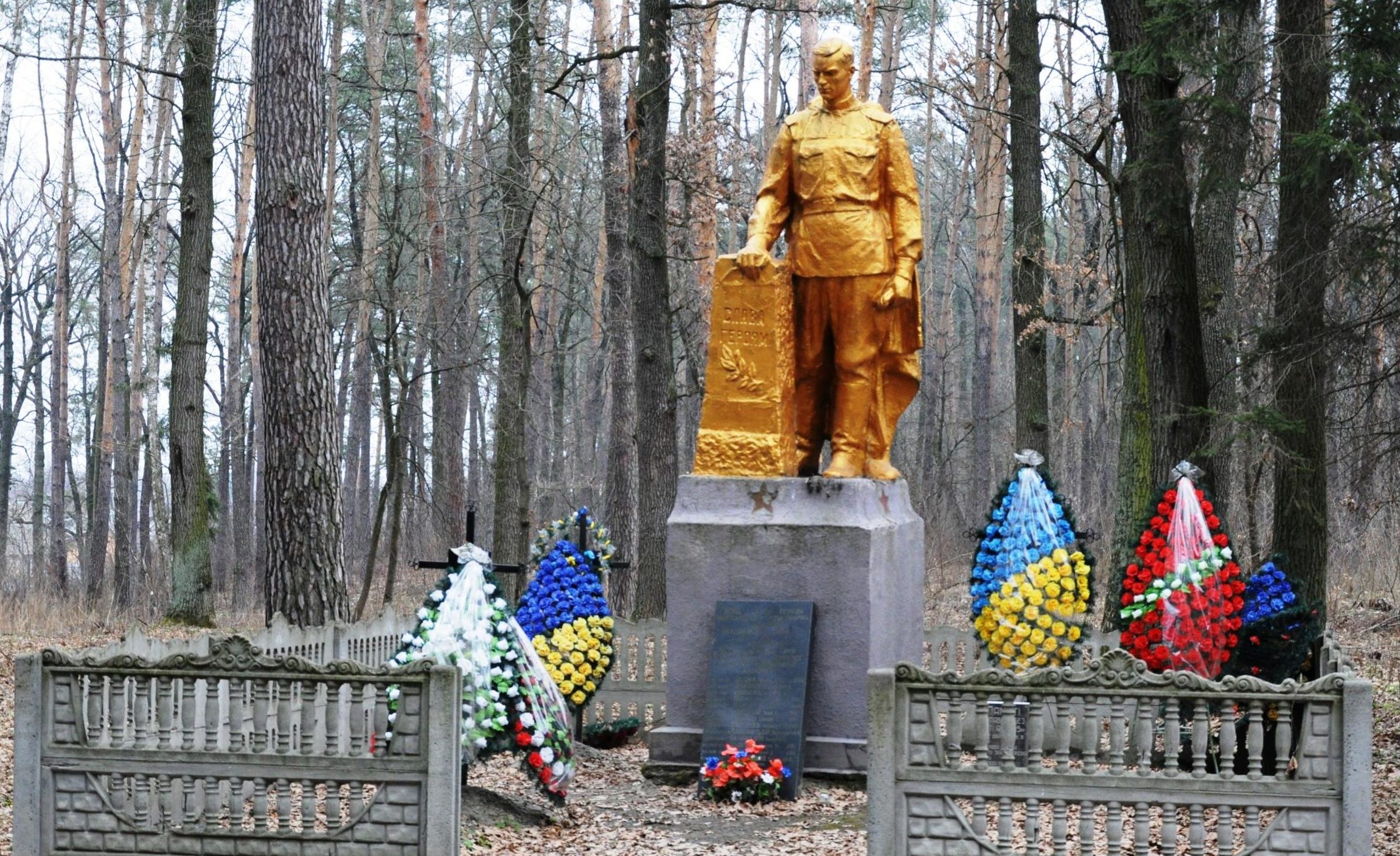 с. Жорновка Киево-Святошинского р-на. Памятник на братской могиле воинов, погибших при освобождении села. 