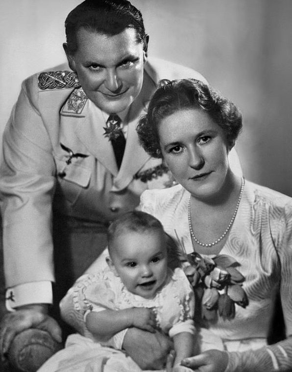 Супруги Герман и Эмма Геринг с дочерью.