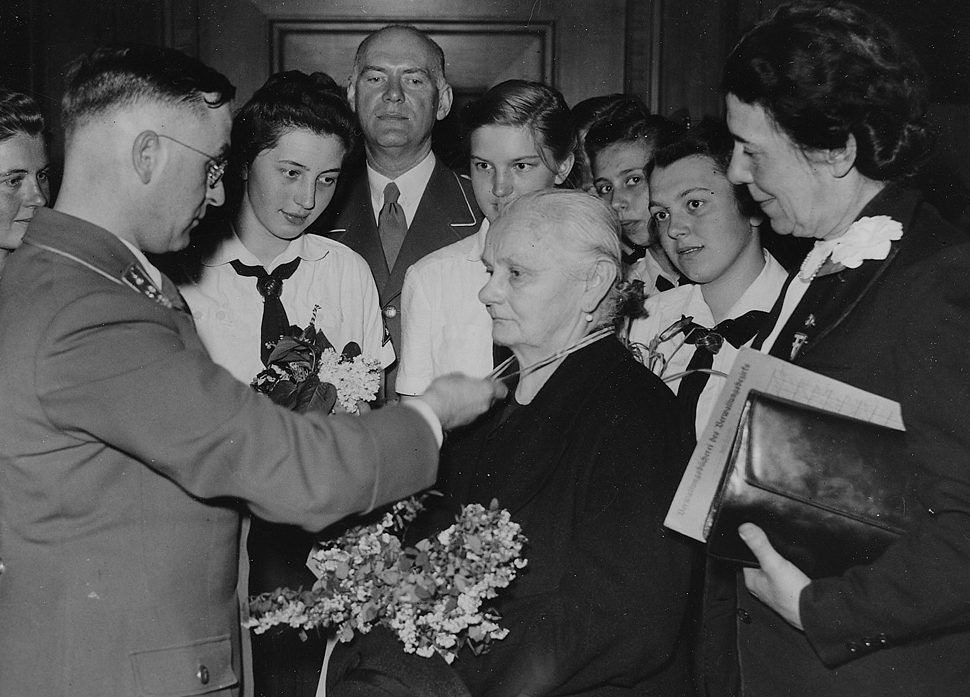 Торжественное вручении Почетного креста немецкой матери. Берлин, 05.17.1943 г.