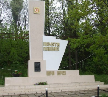 г. Измаил. Памятный знак гвардейцам 5-й мотострелковой бригады на территории консервного был открыт в 1975 году. 