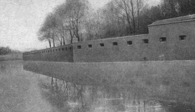 Стена форта в Кенигсберге.