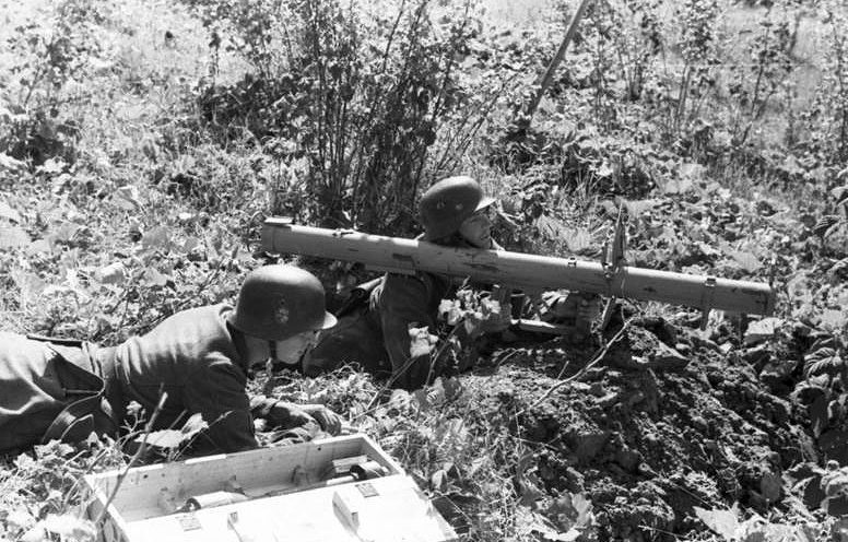 Эстонские эсэсовцы в бою в августе 1944 г.