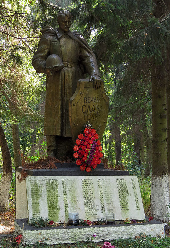 с. Каменка Вышгородского р-на. Памятник на братской могиле воинов, погибших в 1943 году при освобождении села.
